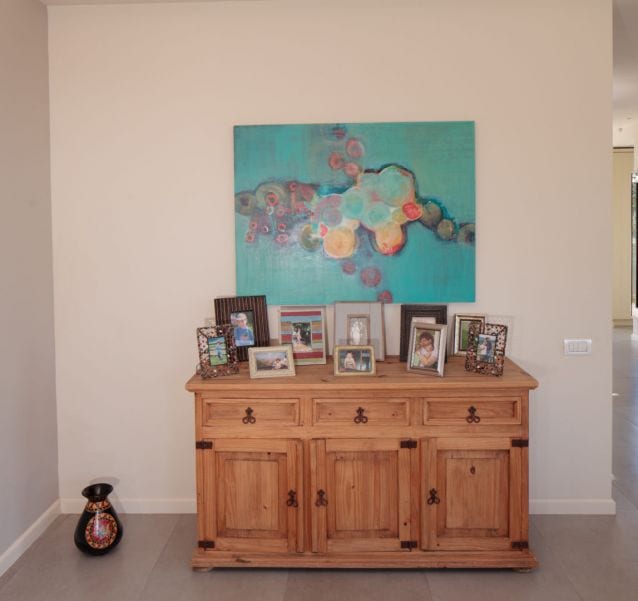 שידה מקסיקנית בסלון , עיצוב שרי בר-נע גבעון light-design